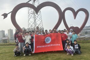 沉浸式劳动体验，共赴春日研学之约 —— 记小学部 2025 年 4 月 2 日研学烧烤活动