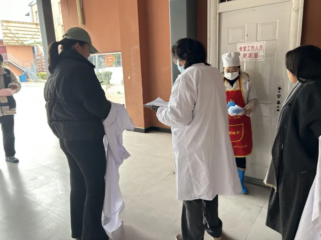 落“食”舌尖安全防线，守护师生健康