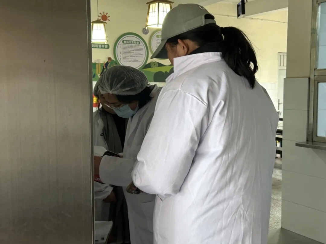 落“食”舌尖安全防线，守护师生健康